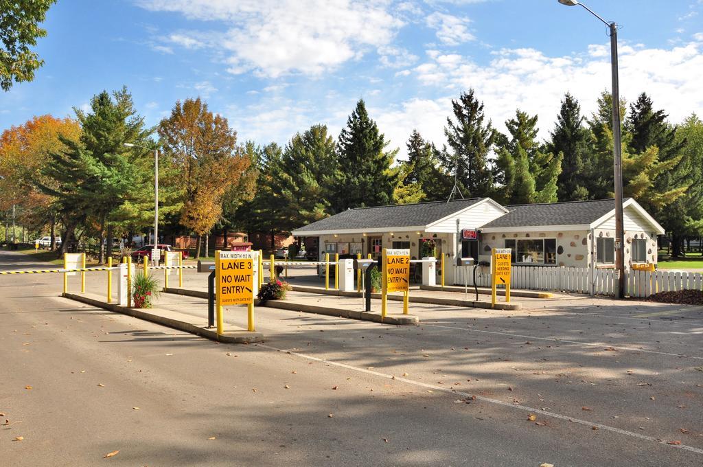Plymouth Rock Camping Resort Rustic Cabin Elkhart Lake エクステリア 写真