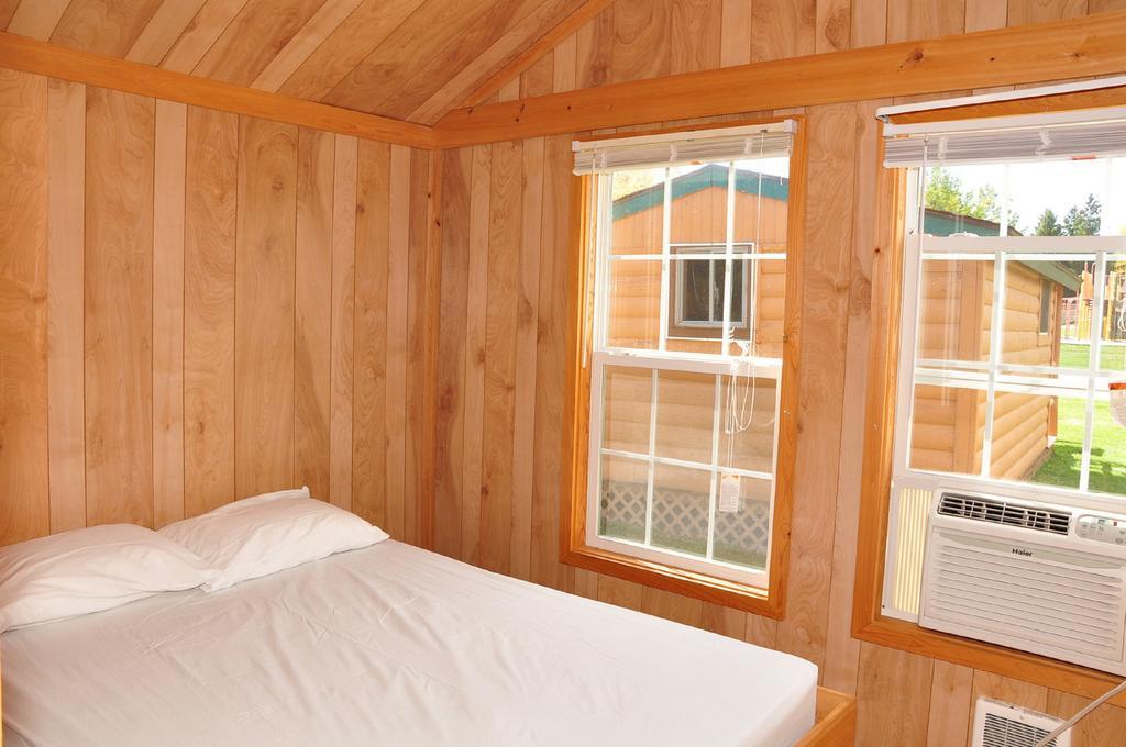 Plymouth Rock Camping Resort Rustic Cabin Elkhart Lake エクステリア 写真