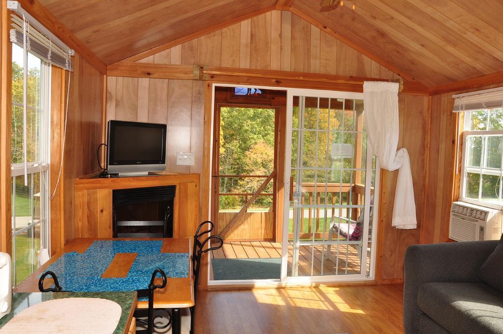 Plymouth Rock Camping Resort Rustic Cabin Elkhart Lake エクステリア 写真
